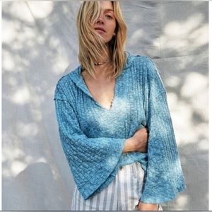 FREE PEOPLE Baja Babe Hacci Wide Sleeve Hoodie Knit Blue Sweater Size Medium